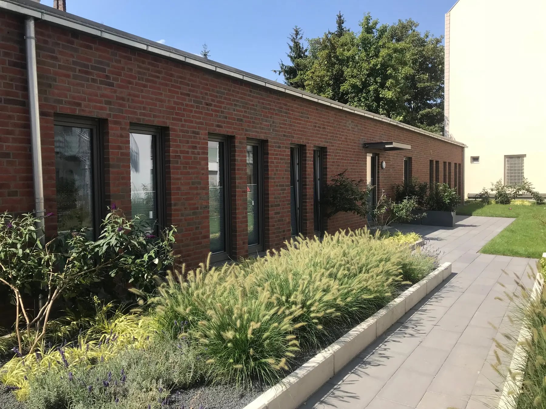 Backsteingebäude des Seminarzentrums Kronenstraße 13 in Hannover von außen